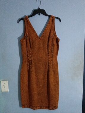 Sleeveless V-Neck Rust Midi Dress